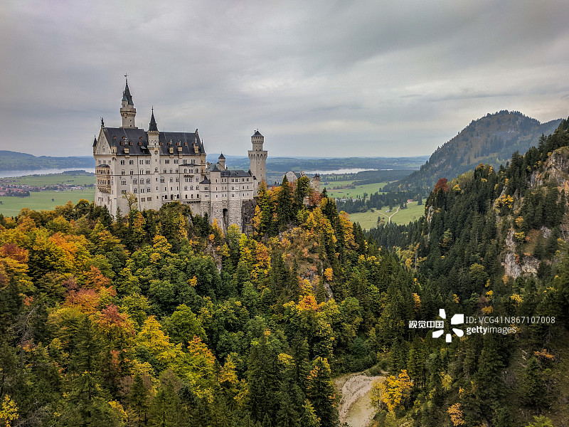 秋天美丽的新天鹅堡景色图片素材