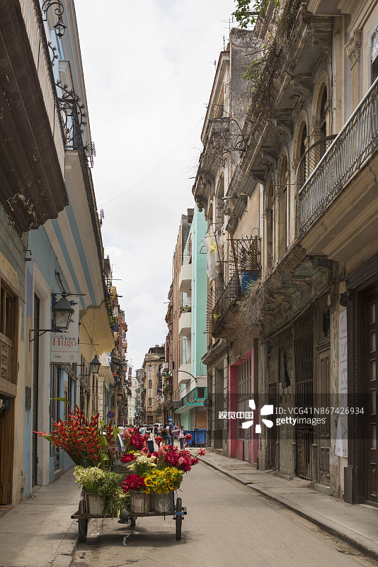 古巴哈瓦那奥莱利街上的花车图片素材
