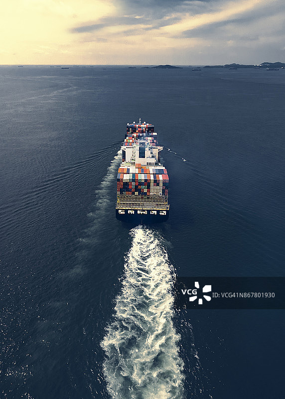 泰国仓库港口的货船和集装箱鸟瞰图图片素材