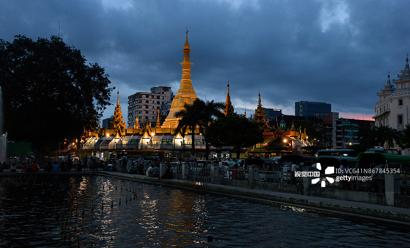 缅甸仰光苏雷宝塔图片素材