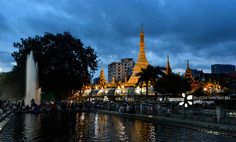 缅甸仰光苏雷宝塔图片素材