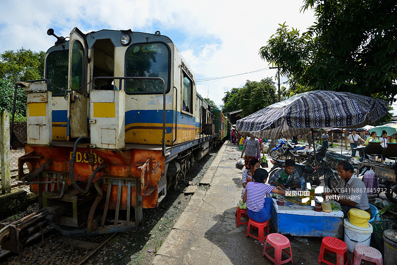 缅甸仰光环线列车网络图片素材
