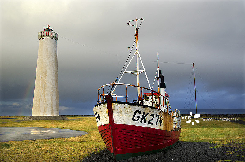 加尔达斯卡吉灯塔旁的渔船图片素材