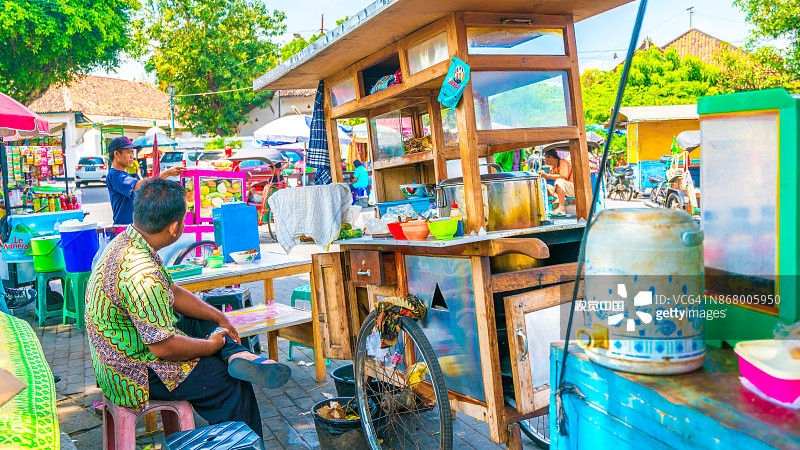 印度尼西亚日惹马里奥波罗大街的街头食品图片素材