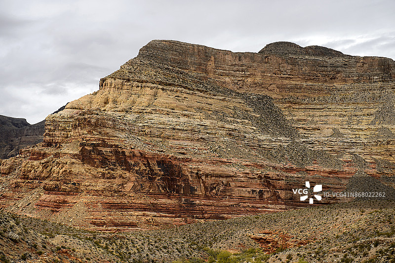 美国亚利桑那州15号州际公路上的岩壁图片素材