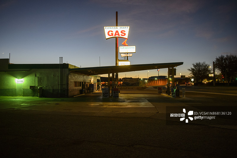 美国亚利桑那州金曼的加油站图片素材