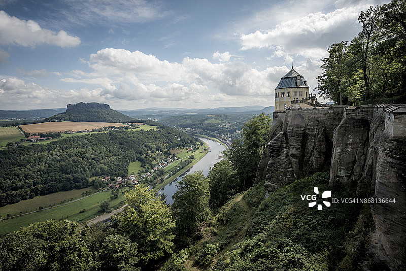 从柯尼希施泰因要塞俯瞰易北河谷图片素材