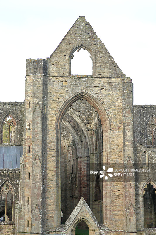 秋天的廷特恩修道院图片素材