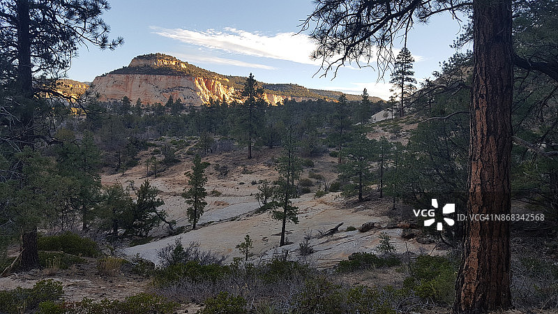 棋盘状山顶日落图片素材