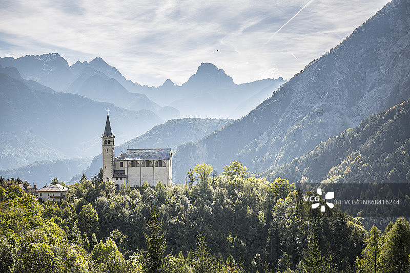 意大利卡多雷山谷圣马蒂诺教堂图片素材