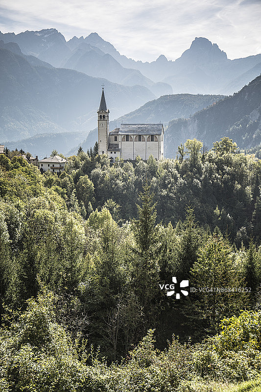 意大利卡多雷山谷圣马蒂诺教堂图片素材