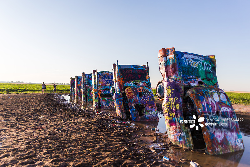 摄影师拍摄热门凯迪拉克农场装置图片素材