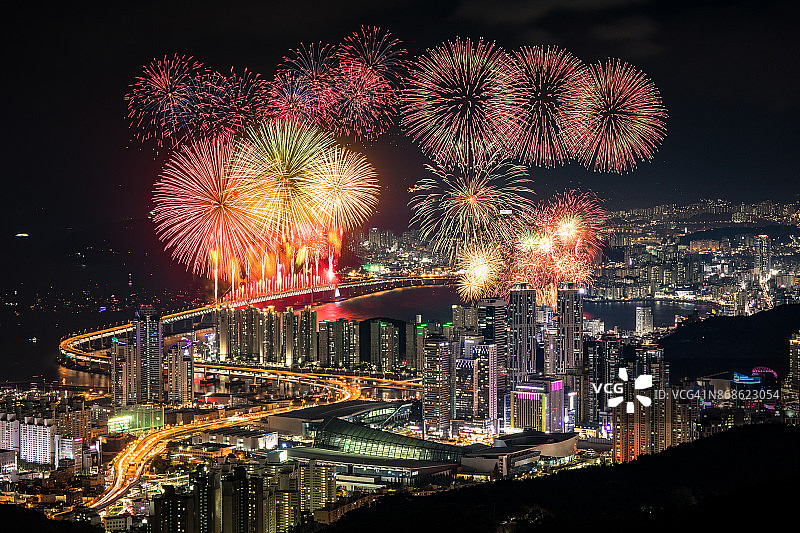 釜山广安大桥的烟花图片素材