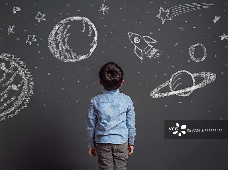 小孩子的想象力图片素材