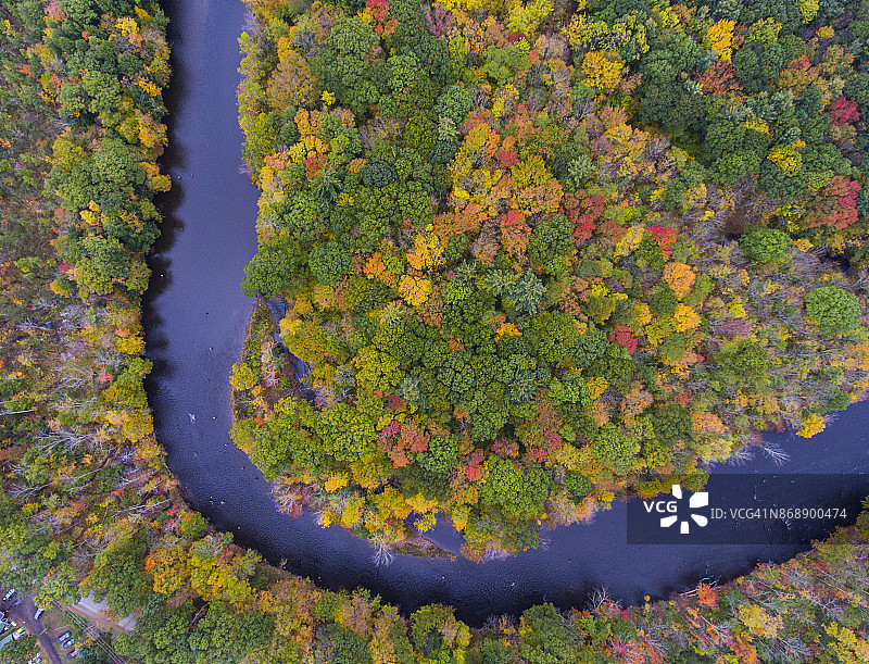 纽约州萨蒙河秋季渔民鸟瞰图片素材