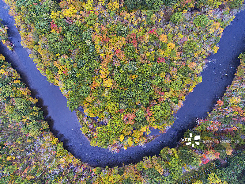 纽约州萨蒙河秋季渔民鸟瞰图片素材