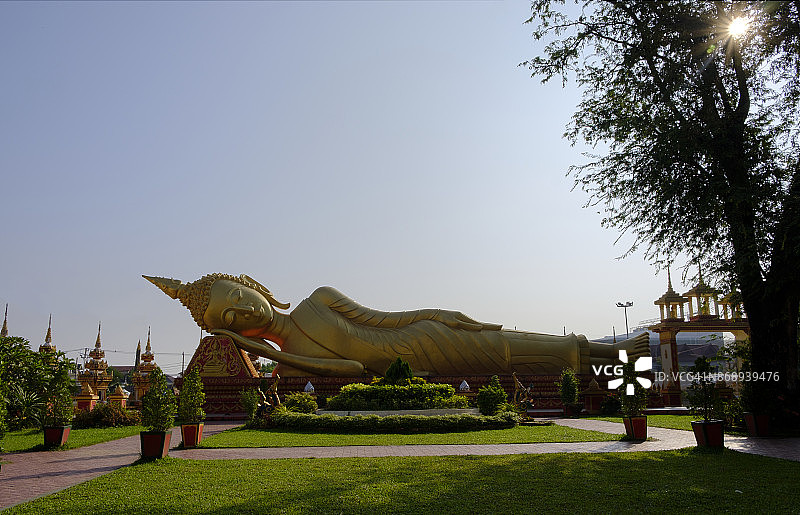 老挝万象市塔銮的卧佛图片素材