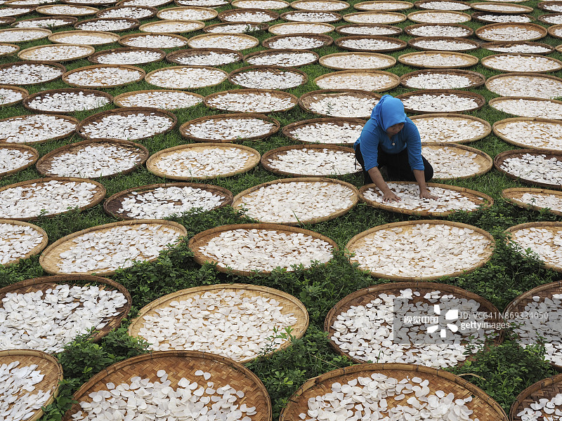 晾晒薯片图片素材