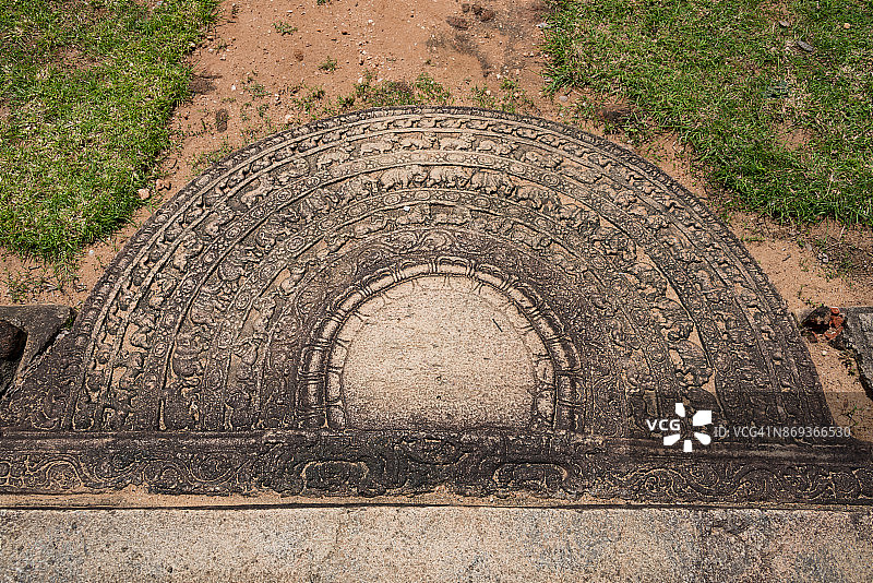 斯里兰卡波隆纳鲁瓦古城兰卡提拉卡寺的月亮石图片素材