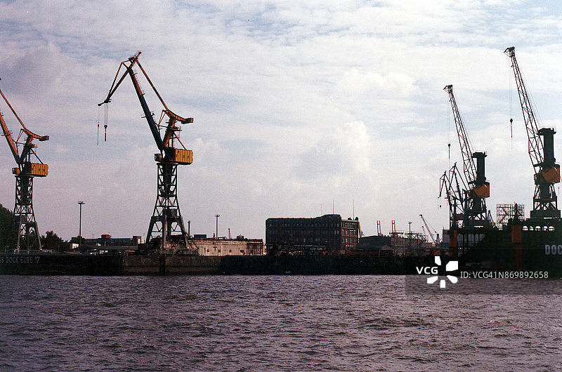 生锈的汉堡港口图片素材