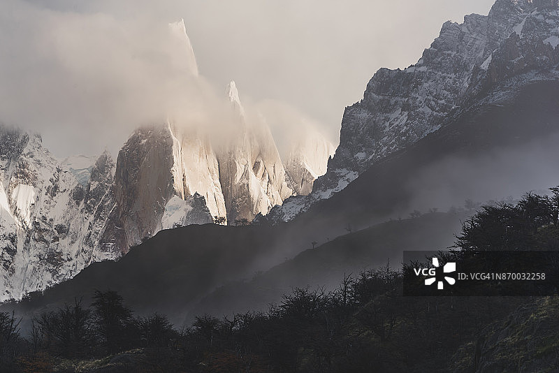 阿根廷巴塔哥尼亚的托雷峰图片素材