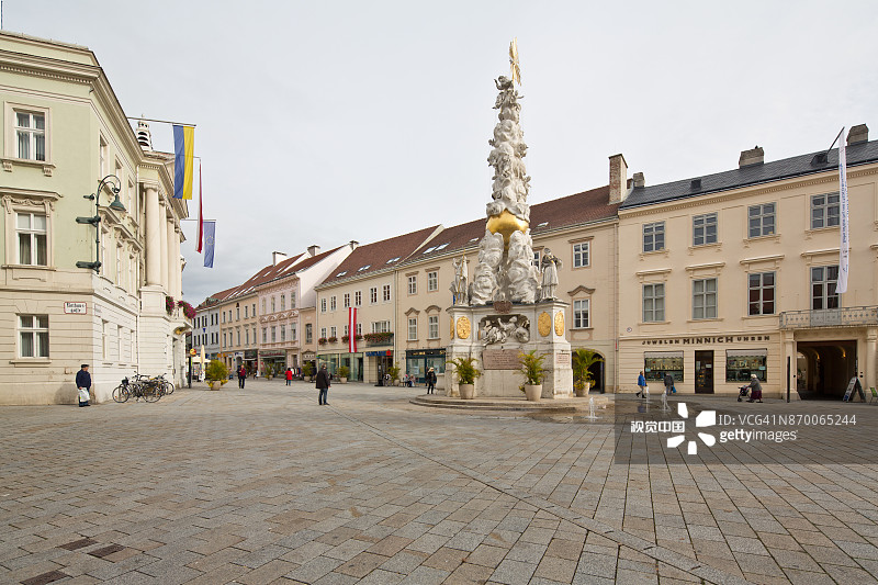 奥地利巴登，从弗劳恩加塞看到的中央广场图片素材