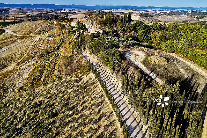 托斯卡纳克雷泰塞内西地区的卢奇尼亚诺达索村图片素材