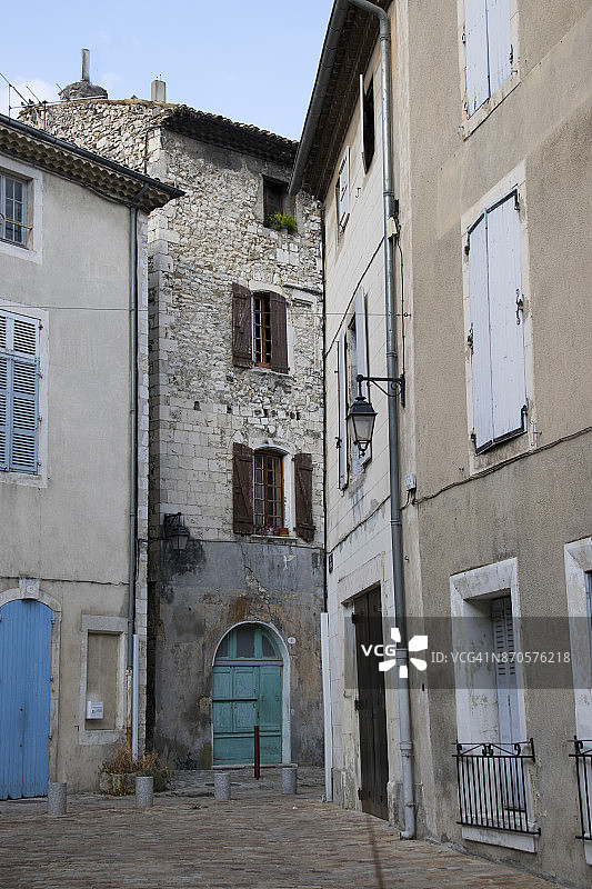 维维耶尔的狭窄鹅卵石街道图片素材