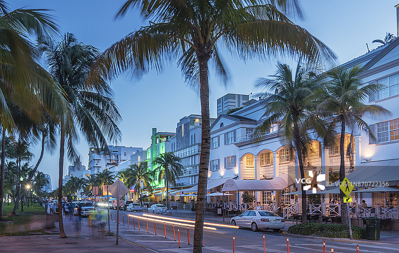 迈阿密海滩海洋大道上的灯光图片素材
