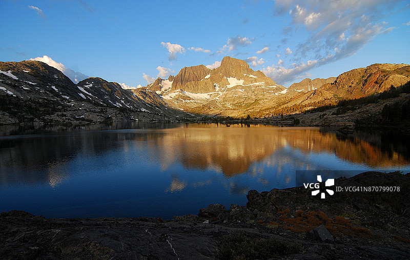 加内特湖的晨光图片素材