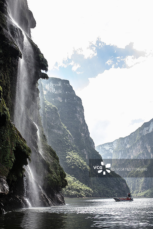 圣诞树瀑布和苏米德罗峡谷图片素材