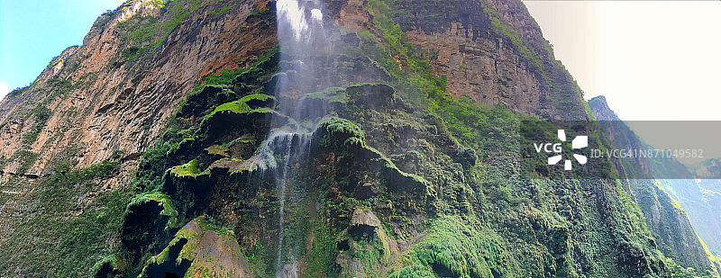 圣诞树瀑布和苏米德罗峡谷图片素材