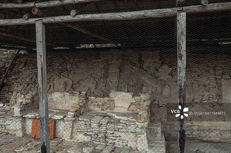 托尼纳玛雅金字塔和雕刻图片素材