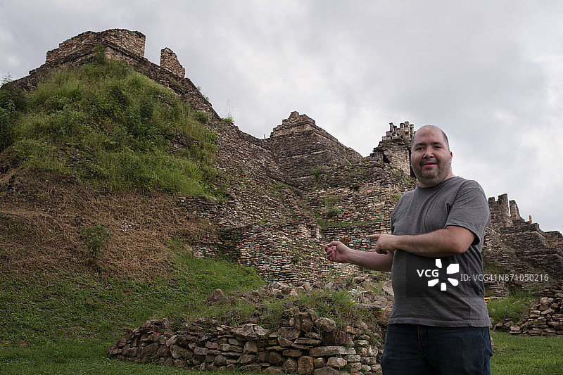 托尼那玛雅金字塔和游客，简码：775071365图片素材