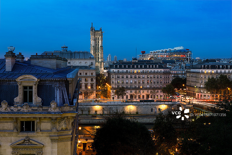 巴黎圣雅克塔和蓬皮杜中心图片素材