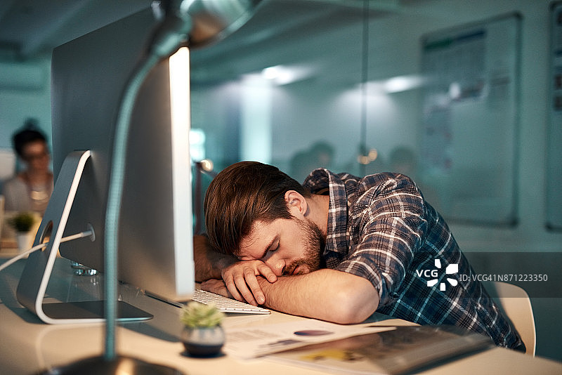 截止日期让他疲惫不堪图片素材