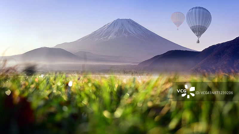日本本栖湖的富士山景色图片素材