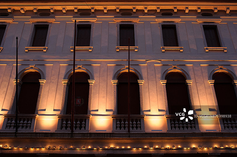 夜晚的阿索洛市政厅图片素材