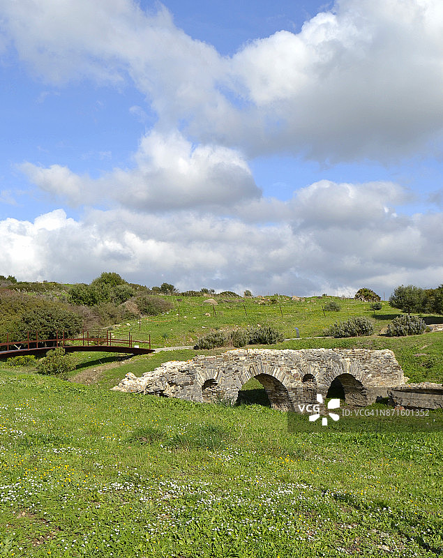 贝洛克劳迪亚遗址中的古代渡槽图片素材