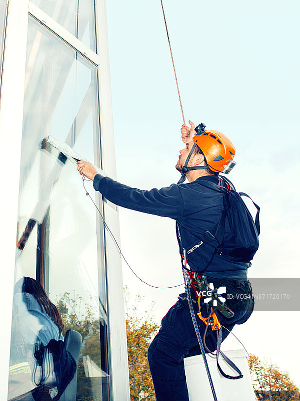 擦窗工人图片素材
