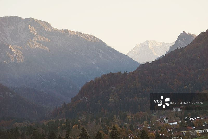 巴伐利亚鲁波尔丁的基姆高阿尔卑斯山景色图片素材