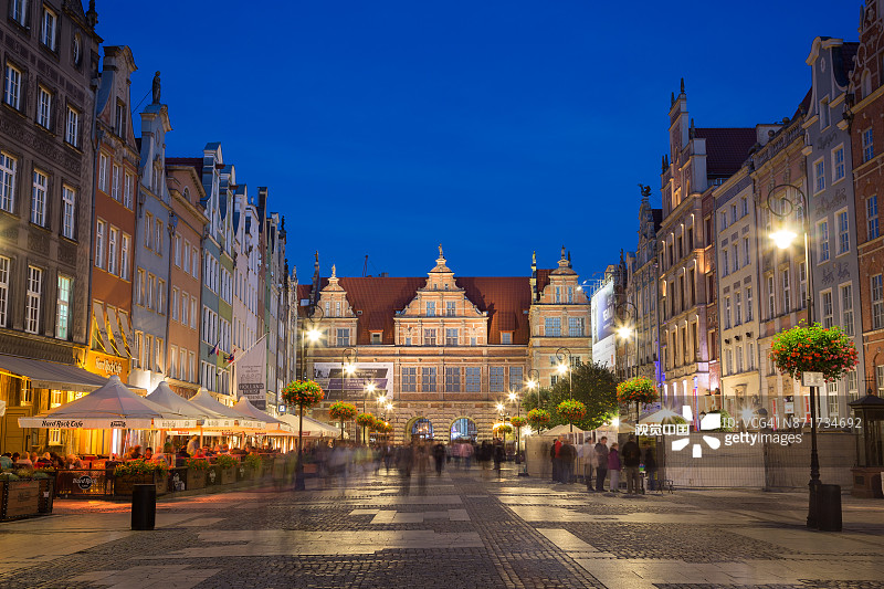 格但斯克长市与绿门傍晚景色图片素材