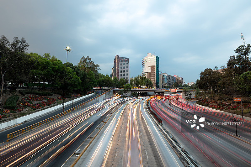 墨西哥城市商业中心Parco Chapultepec旁的梅尔乔·奥坎波内部控制图片素材