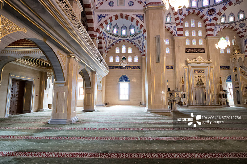 车臣格罗兹尼卡德罗夫清真寺内景图片素材