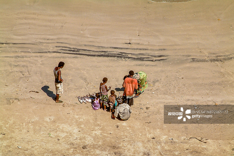 渔民捕鱼归来图片素材