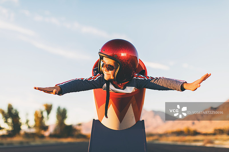 特技少年与人体炮弹表演图片素材