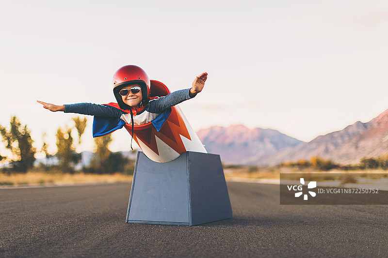 特技少年与人体炮弹表演图片素材