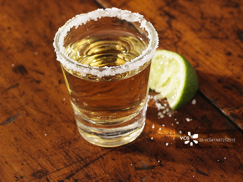 龙舌兰酒配酸橙角图片素材