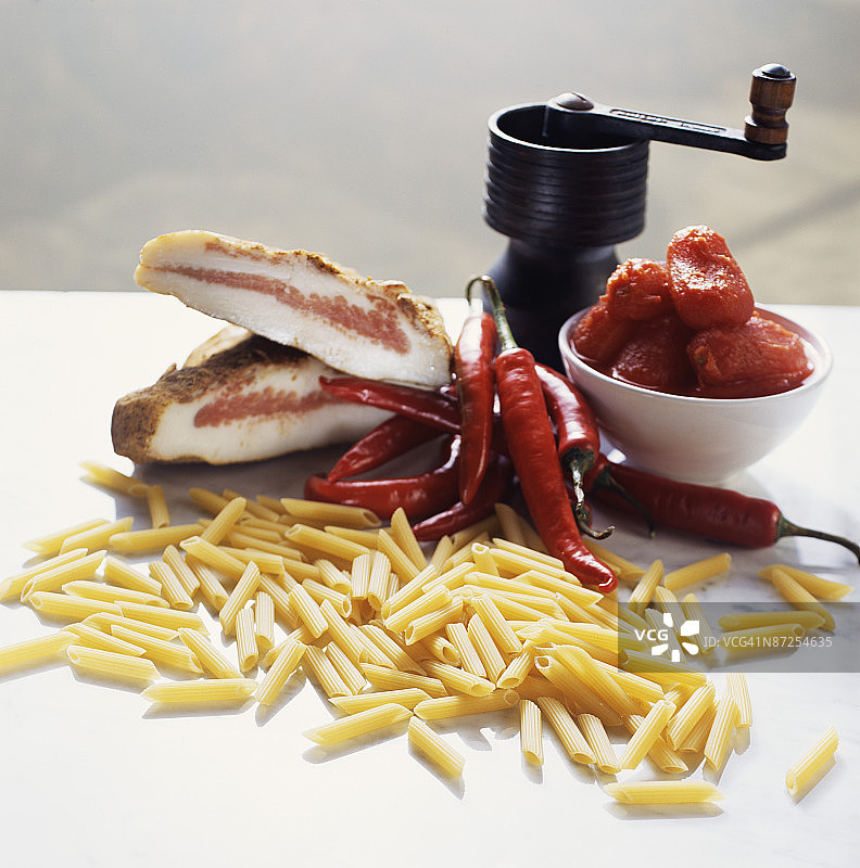 意面和辣椒图片素材