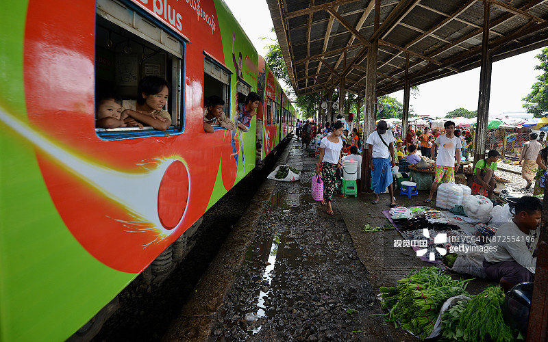 缅甸仰光环线列车网络图片素材